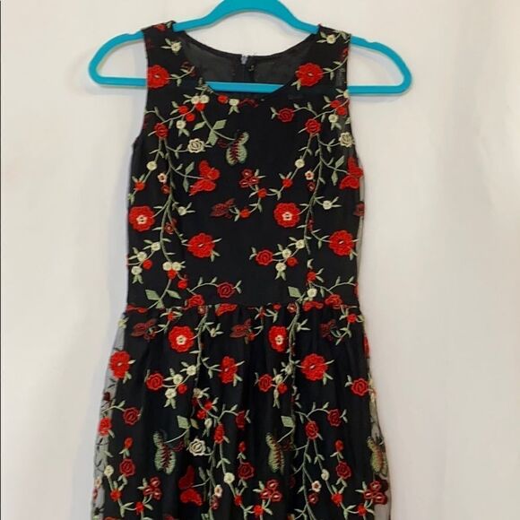 Zara Black Party dress with red embroidered flowers cute for dinner size 2 - Picture 2 of 7